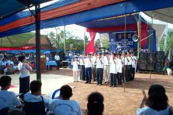 Signing the national anthem